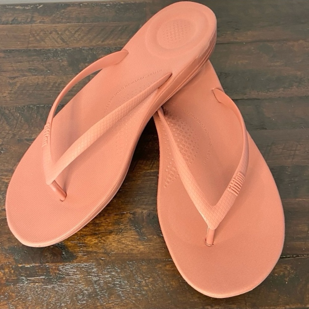 FitFlop iQushion Thong Flip Flop in Salmon Women's 8